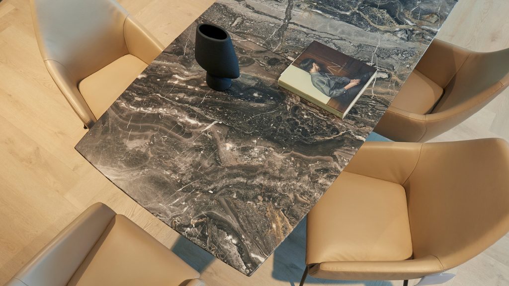 Mondileder_Draenert_Adler_eettafel